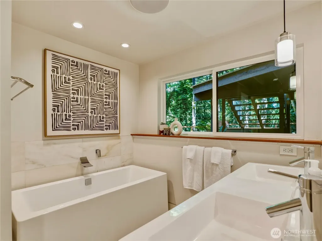 17128 2nd Avenue SW Normandy Park WA 98166