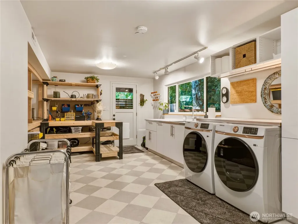 17128 2nd Avenue SW Normandy Park WA 98166