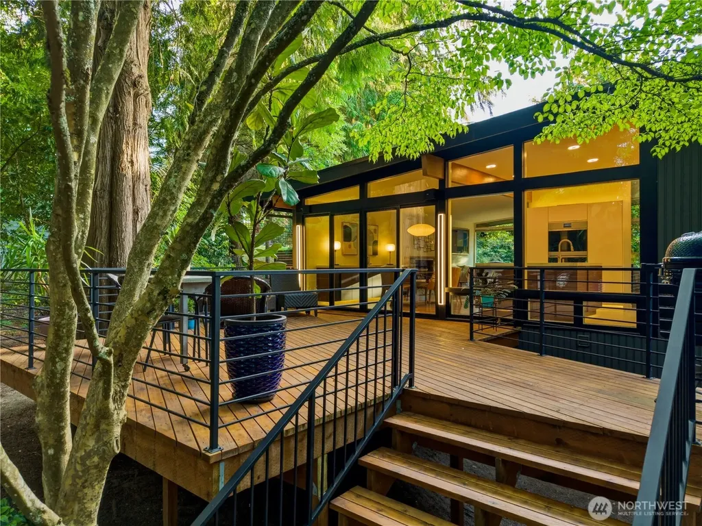 17128 2nd Avenue SW Normandy Park WA 98166