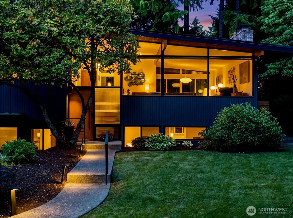 17128 2nd Avenue SW Normandy Park WA 98166