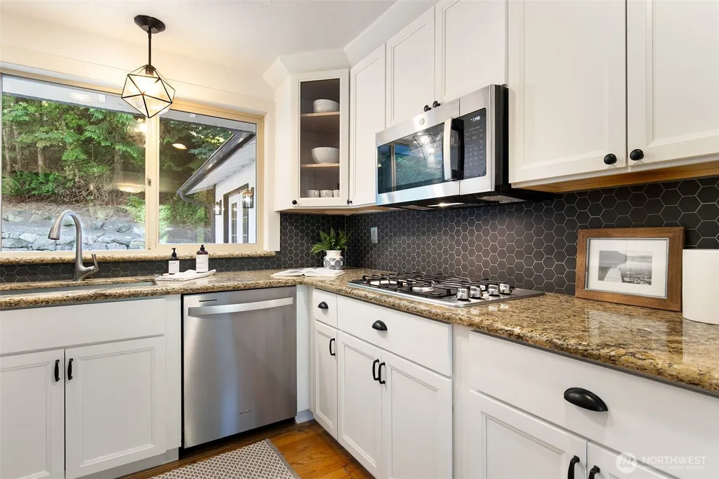 5769 Blakely Avenue NE Bainbridge Island WA 98110