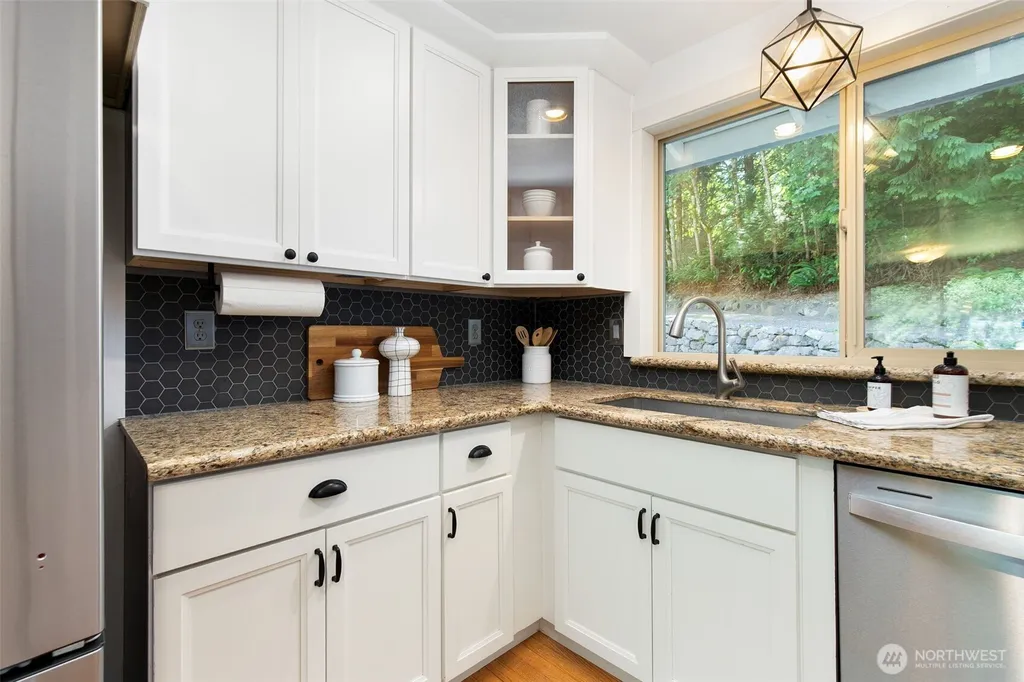 5769 Blakely Avenue NE Bainbridge Island WA 98110