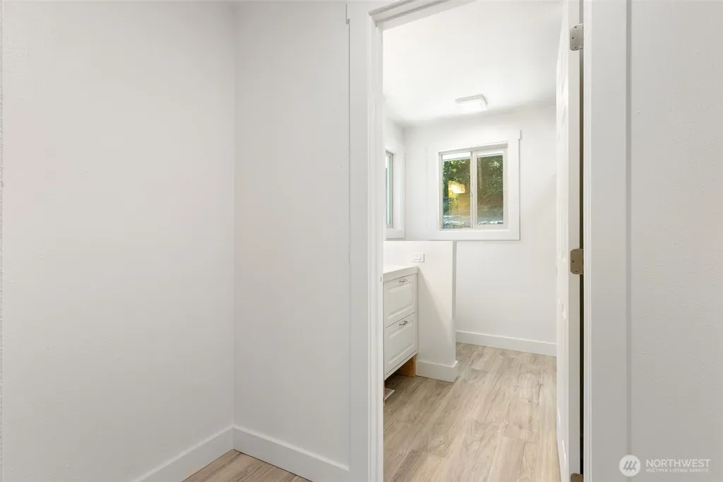 5769 Blakely Avenue NE Bainbridge Island WA 98110