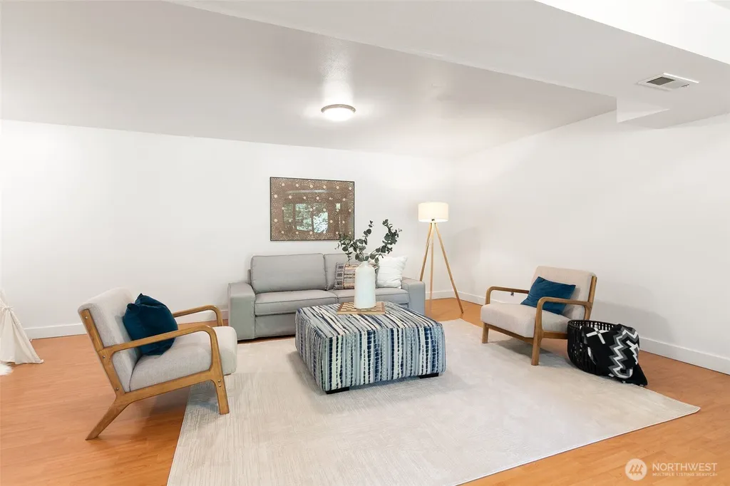 5769 Blakely Avenue NE Bainbridge Island WA 98110