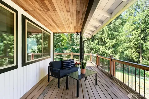 5769 Blakely Avenue NE Bainbridge Island WA 98110