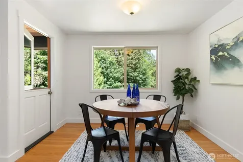 5769 Blakely Avenue NE Bainbridge Island WA 98110
