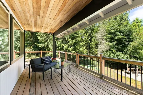 5769 Blakely Avenue NE Bainbridge Island WA 98110
