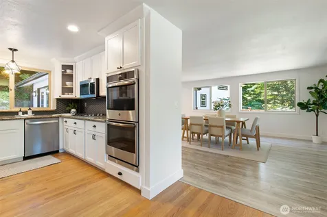 5769 Blakely Avenue NE Bainbridge Island WA 98110