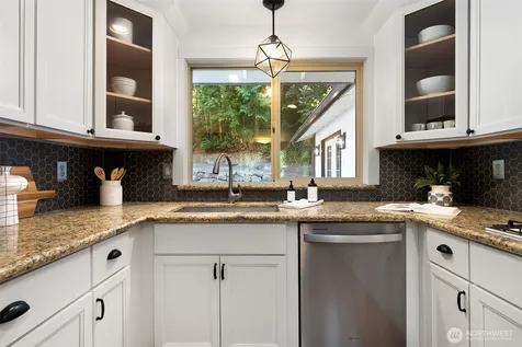 5769 Blakely Avenue NE Bainbridge Island WA 98110