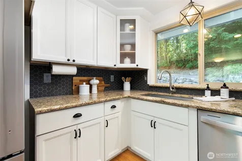 5769 Blakely Avenue NE Bainbridge Island WA 98110