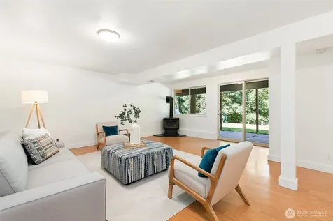 5769 Blakely Avenue NE Bainbridge Island WA 98110
