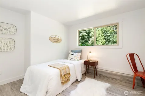 5769 Blakely Avenue NE Bainbridge Island WA 98110
