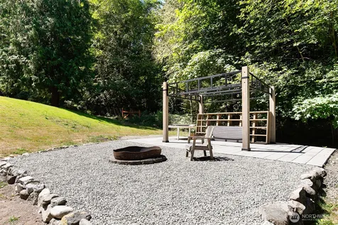 5769 Blakely Avenue NE Bainbridge Island WA 98110