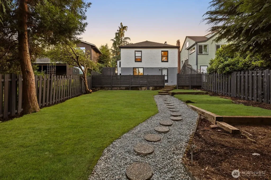 8216 Interlake Avenue N Seattle WA 98103