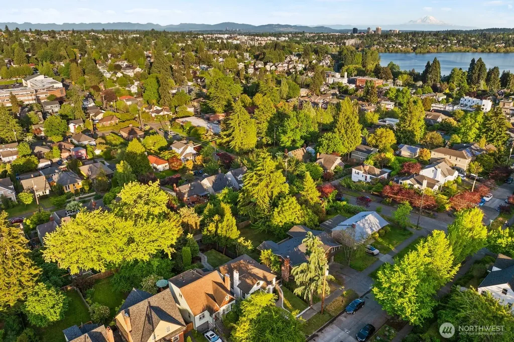 8216 Interlake Avenue N Seattle WA 98103