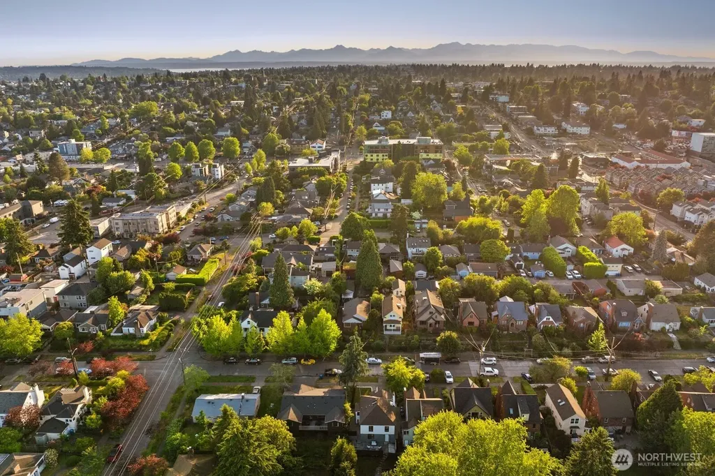 8216 Interlake Avenue N Seattle WA 98103