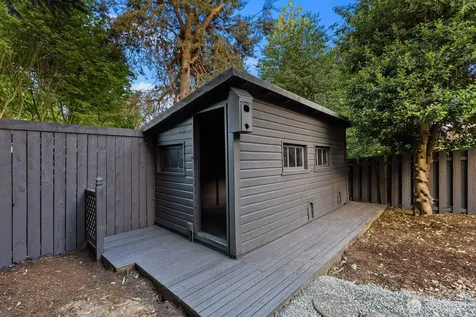 8216 Interlake Avenue N Seattle WA 98103
