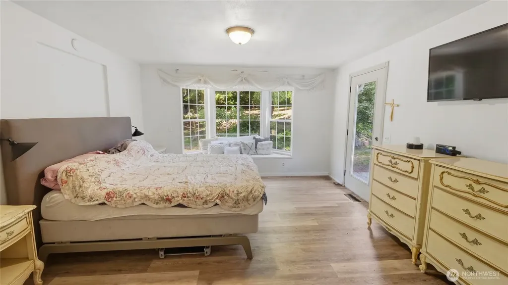 18427 Homeview Drive Edmonds WA 98026