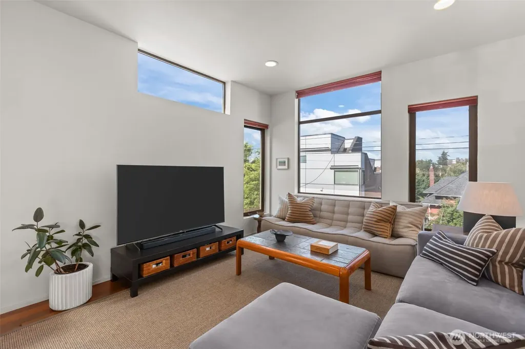 161 23rd Avenue Seattle WA 98122