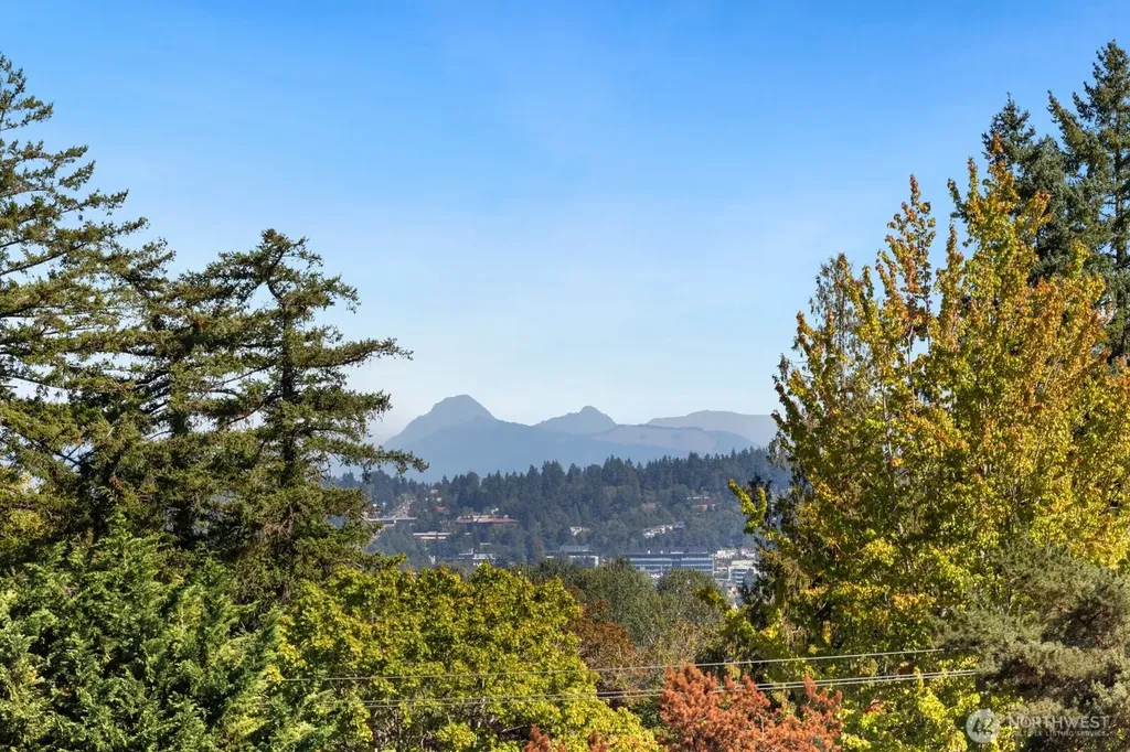6652 Parkpoint Way NE Seattle WA 98115