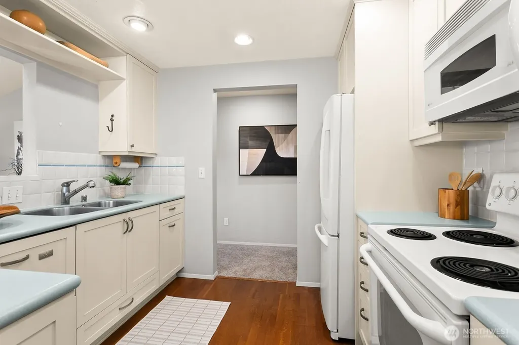 6652 Parkpoint Way NE Seattle WA 98115