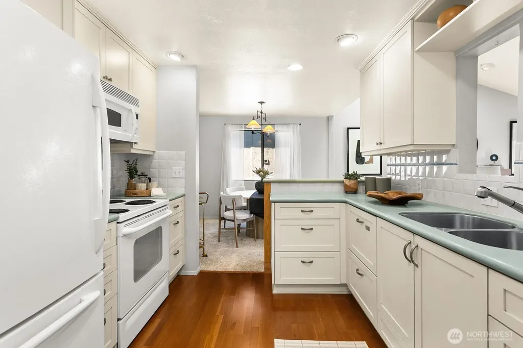6652 Parkpoint Way NE Seattle WA 98115