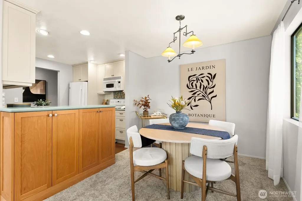 6652 Parkpoint Way NE Seattle WA 98115