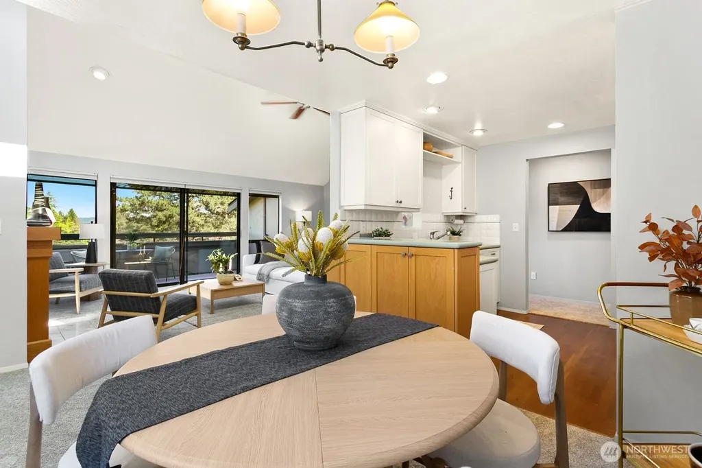 6652 Parkpoint Way NE Seattle WA 98115
