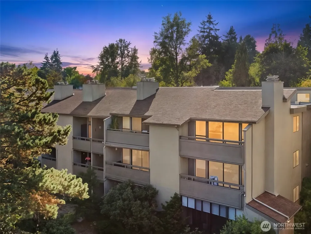 6652 Parkpoint Way NE Seattle WA 98115