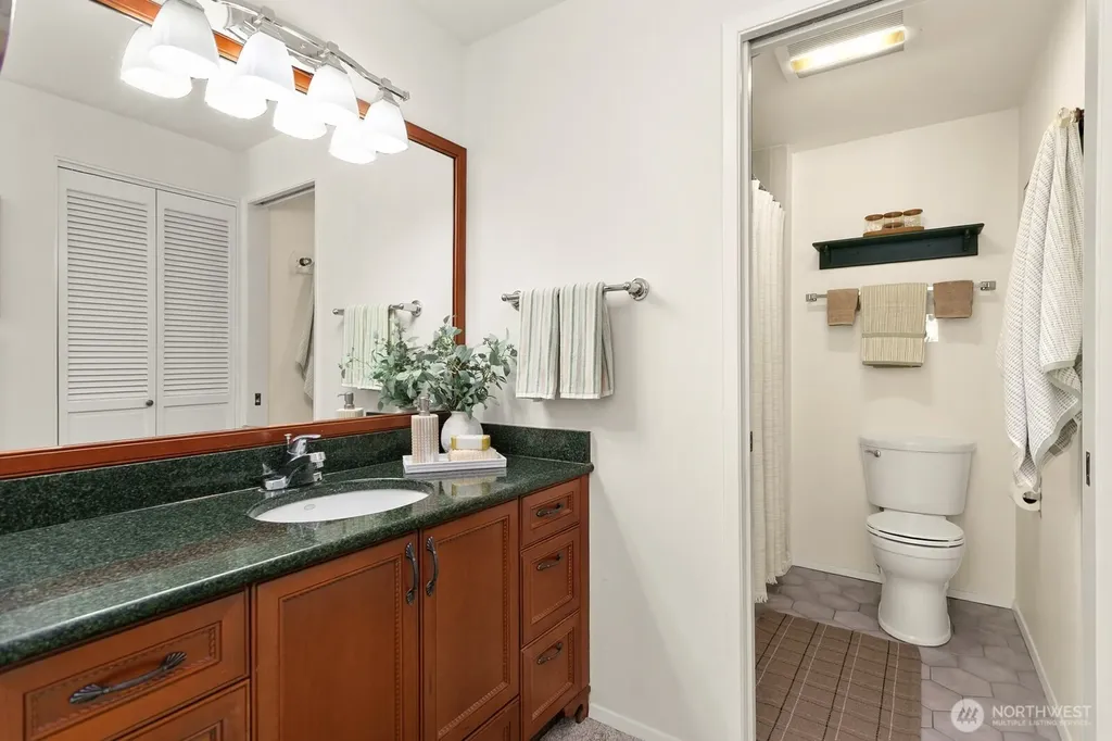 6652 Parkpoint Way NE Seattle WA 98115