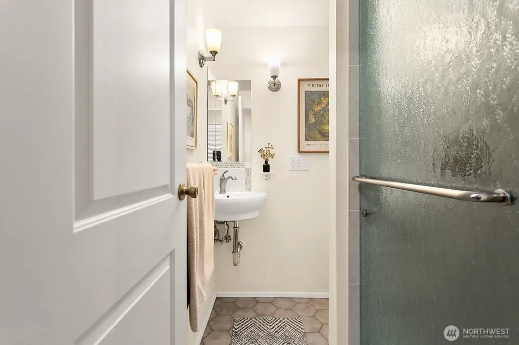 6652 Parkpoint Way NE Seattle WA 98115