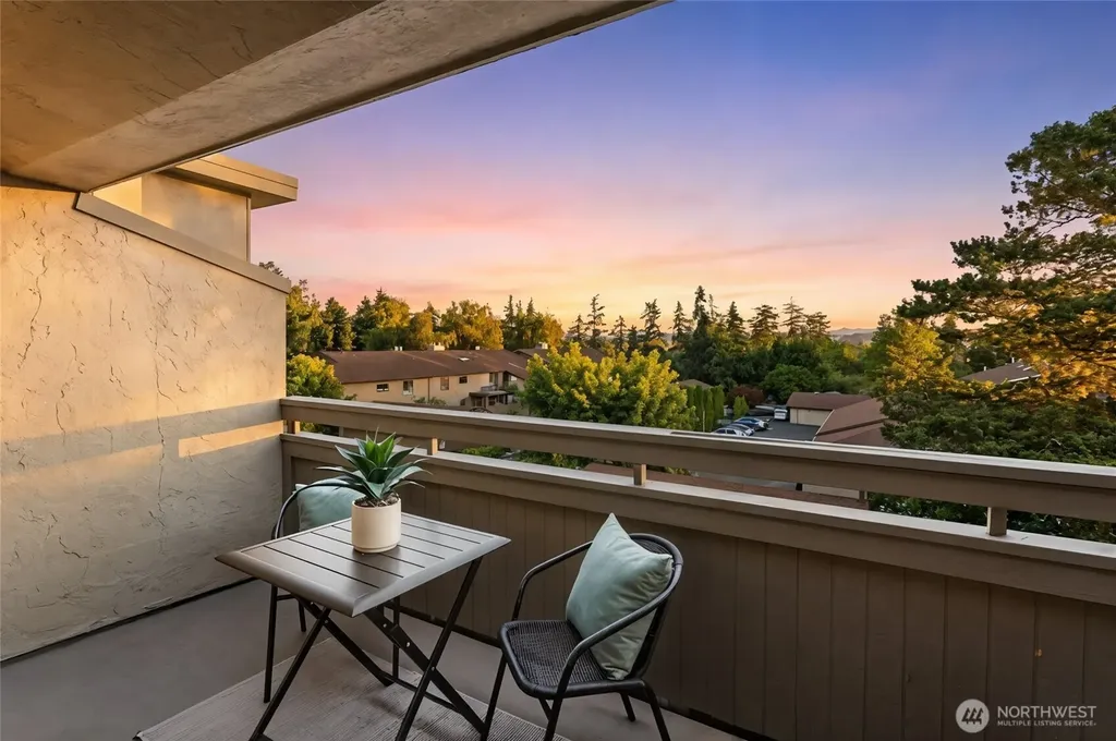 6652 Parkpoint Way NE Seattle WA 98115