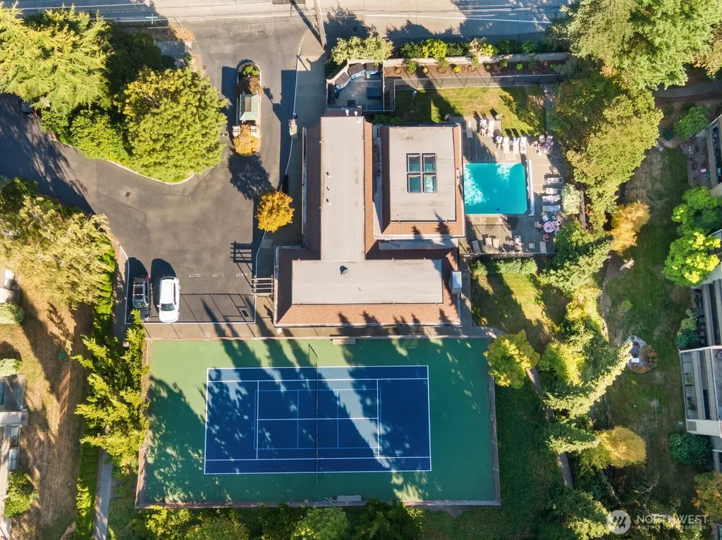 6652 Parkpoint Way NE Seattle WA 98115