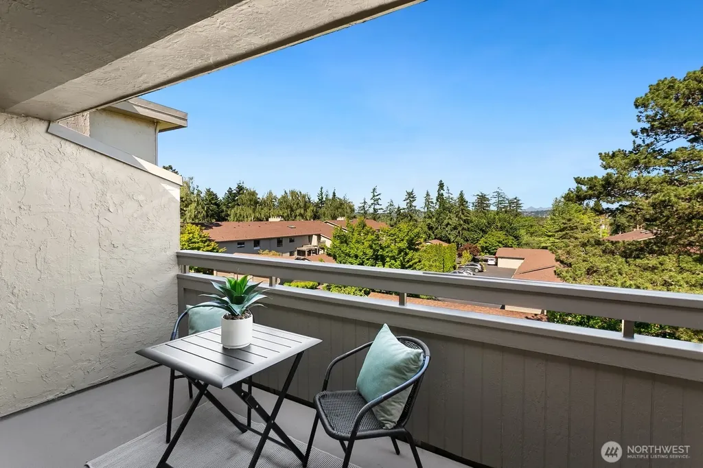 6652 Parkpoint Way NE Seattle WA 98115