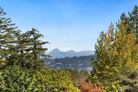 6652 Parkpoint Way NE Seattle WA 98115