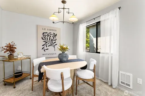 6652 Parkpoint Way NE Seattle WA 98115