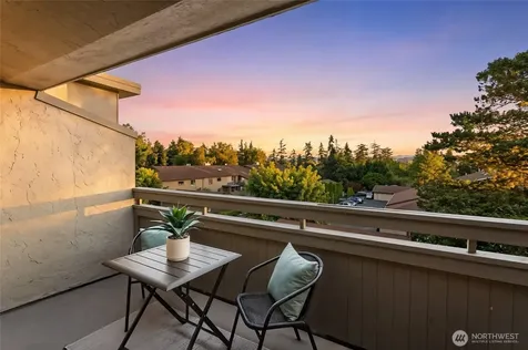 6652 Parkpoint Way NE Seattle WA 98115