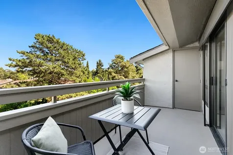 6652 Parkpoint Way NE Seattle WA 98115