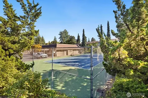 6652 Parkpoint Way NE Seattle WA 98115