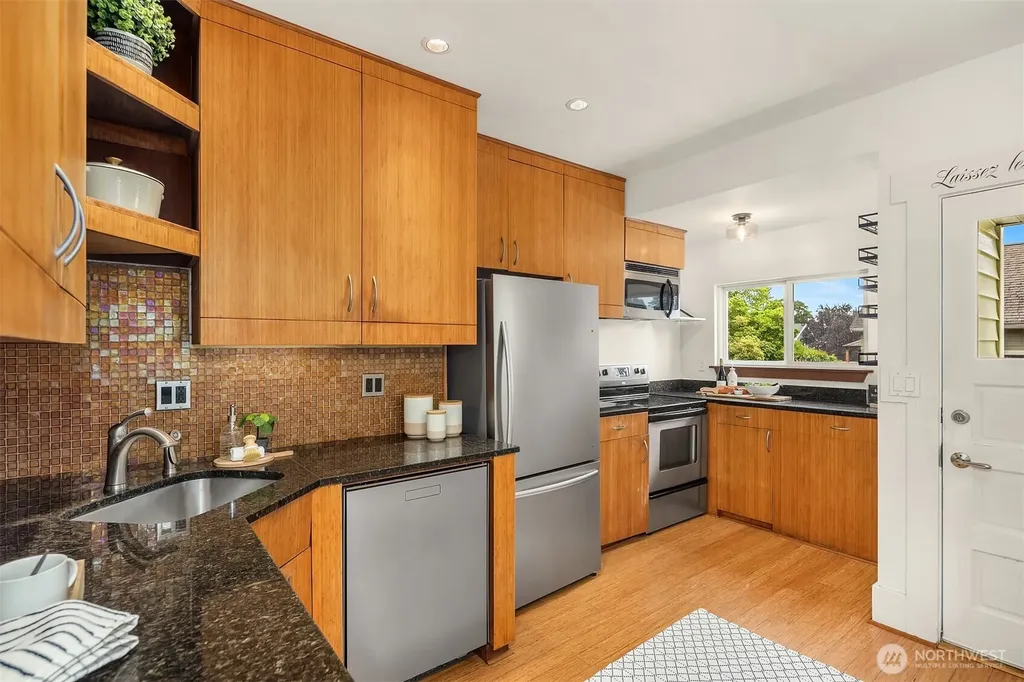 5215 Latona Avenue NE Seattle WA 98105