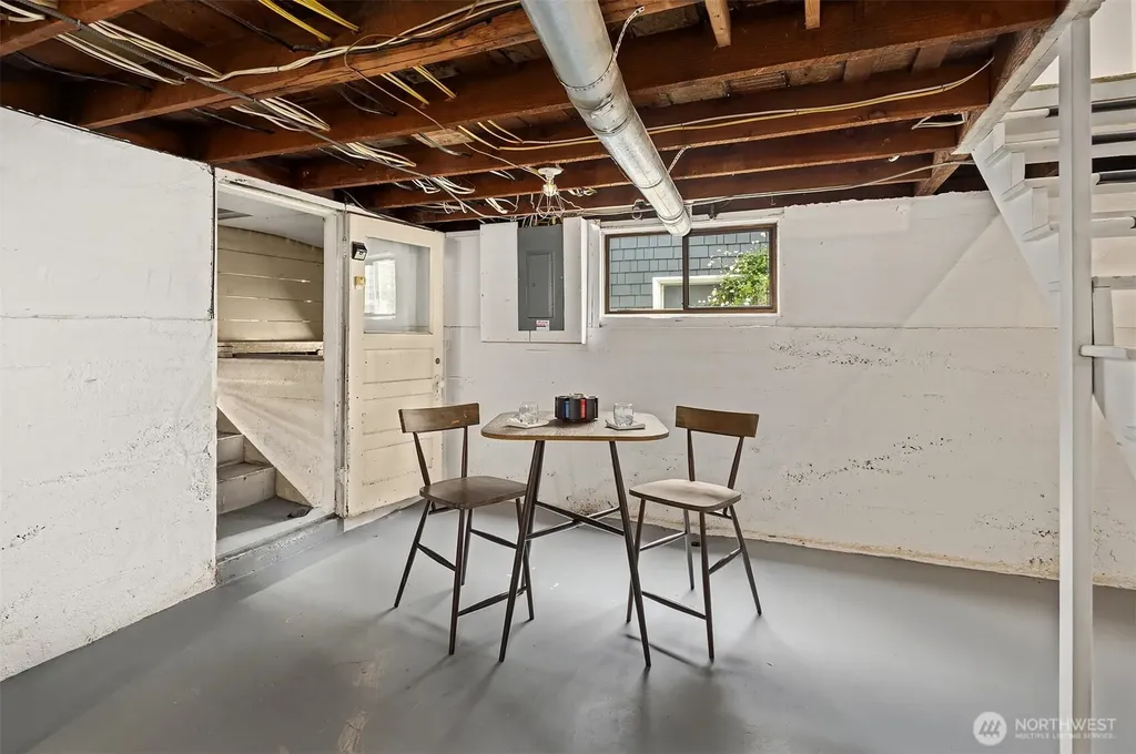 5215 Latona Avenue NE Seattle WA 98105