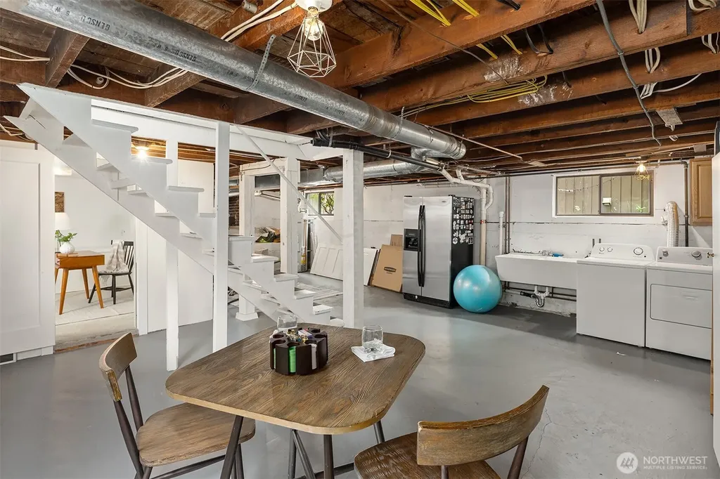 5215 Latona Avenue NE Seattle WA 98105