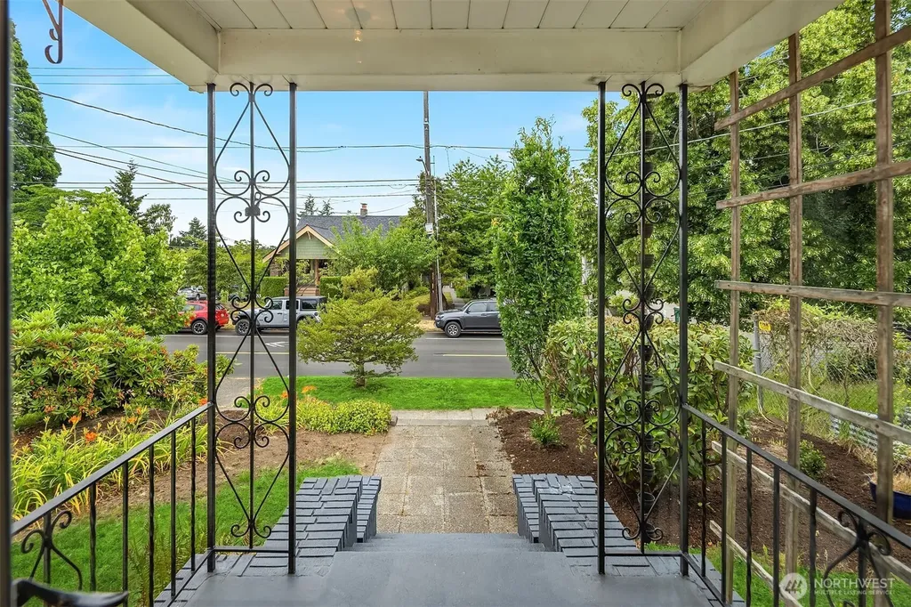 5215 Latona Avenue NE Seattle WA 98105