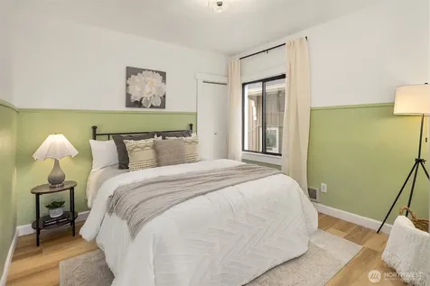 5215 Latona Avenue NE Seattle WA 98105