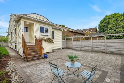 5215 Latona Avenue NE Seattle WA 98105