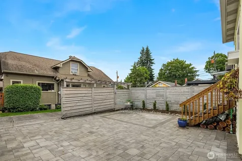 5215 Latona Avenue NE Seattle WA 98105