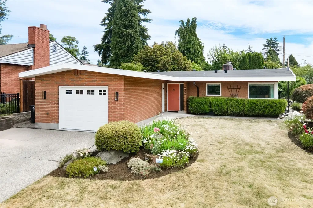 6050 43rd Avenue NE Seattle WA 98115