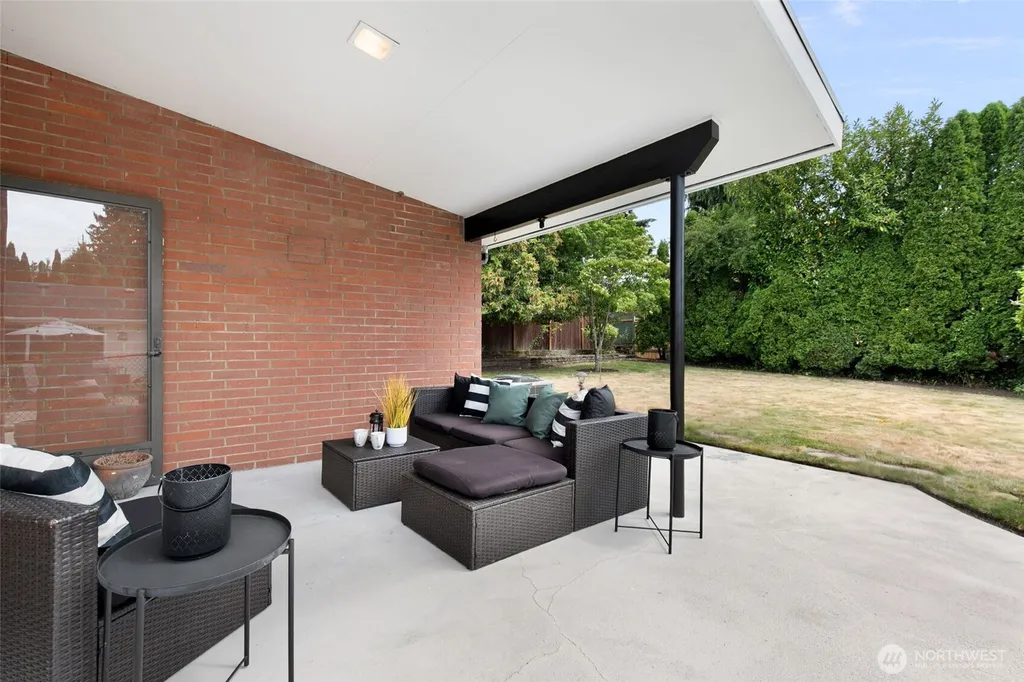 6050 43rd Avenue NE Seattle WA 98115