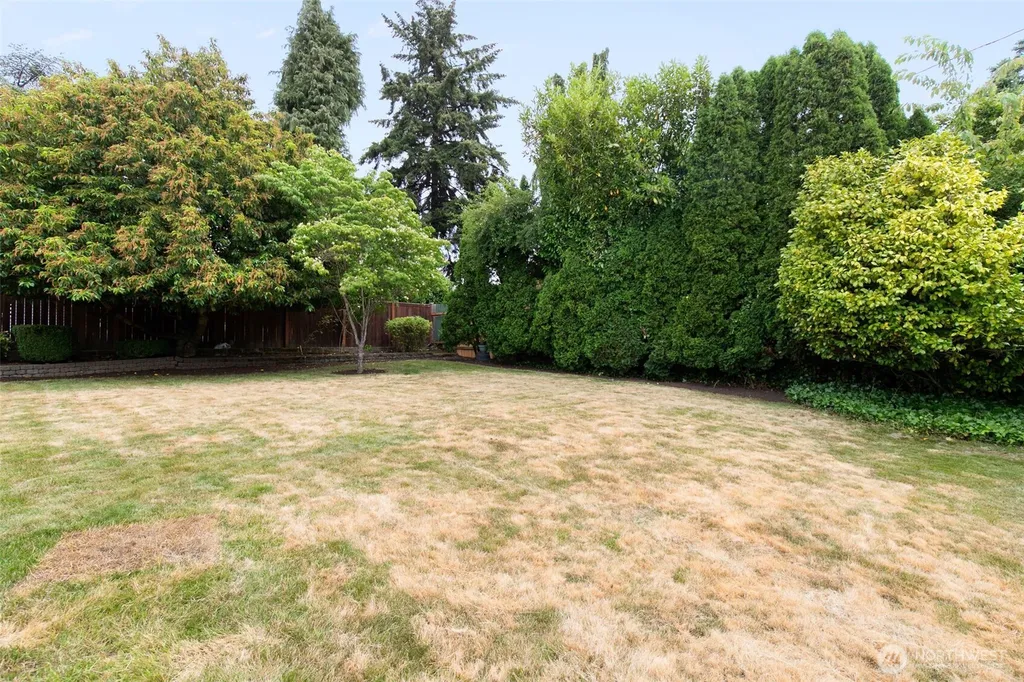 6050 43rd Avenue NE Seattle WA 98115