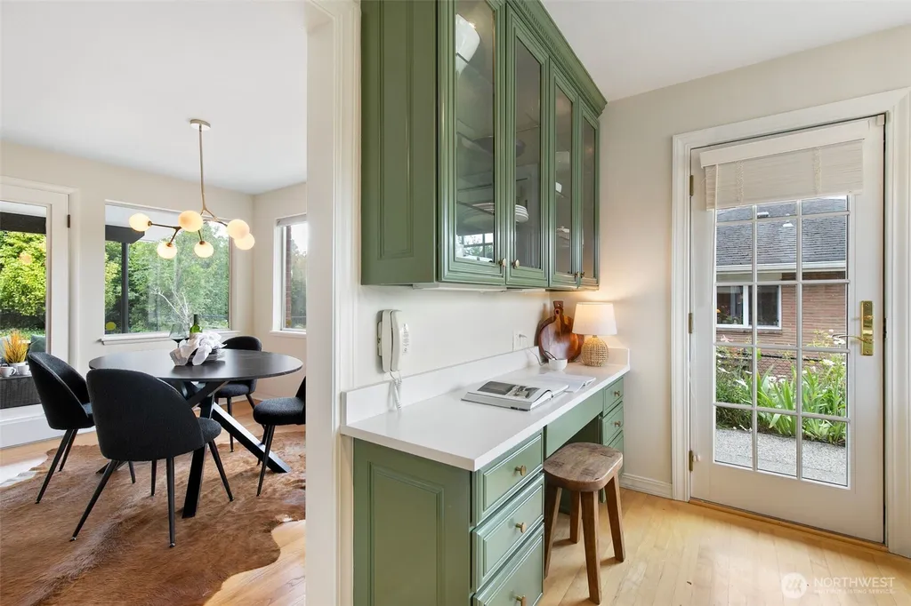 6050 43rd Avenue NE Seattle WA 98115